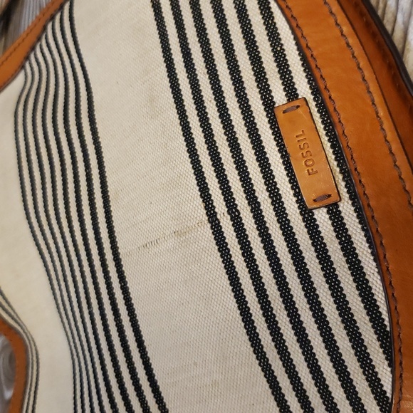 Fossil cream fabric striped with tan leather trim crossbody bag - Picture 5 of 8